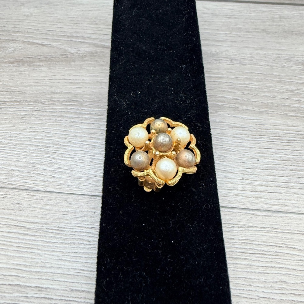 Elegant Gold and Pearl Cluster‎ Brooch